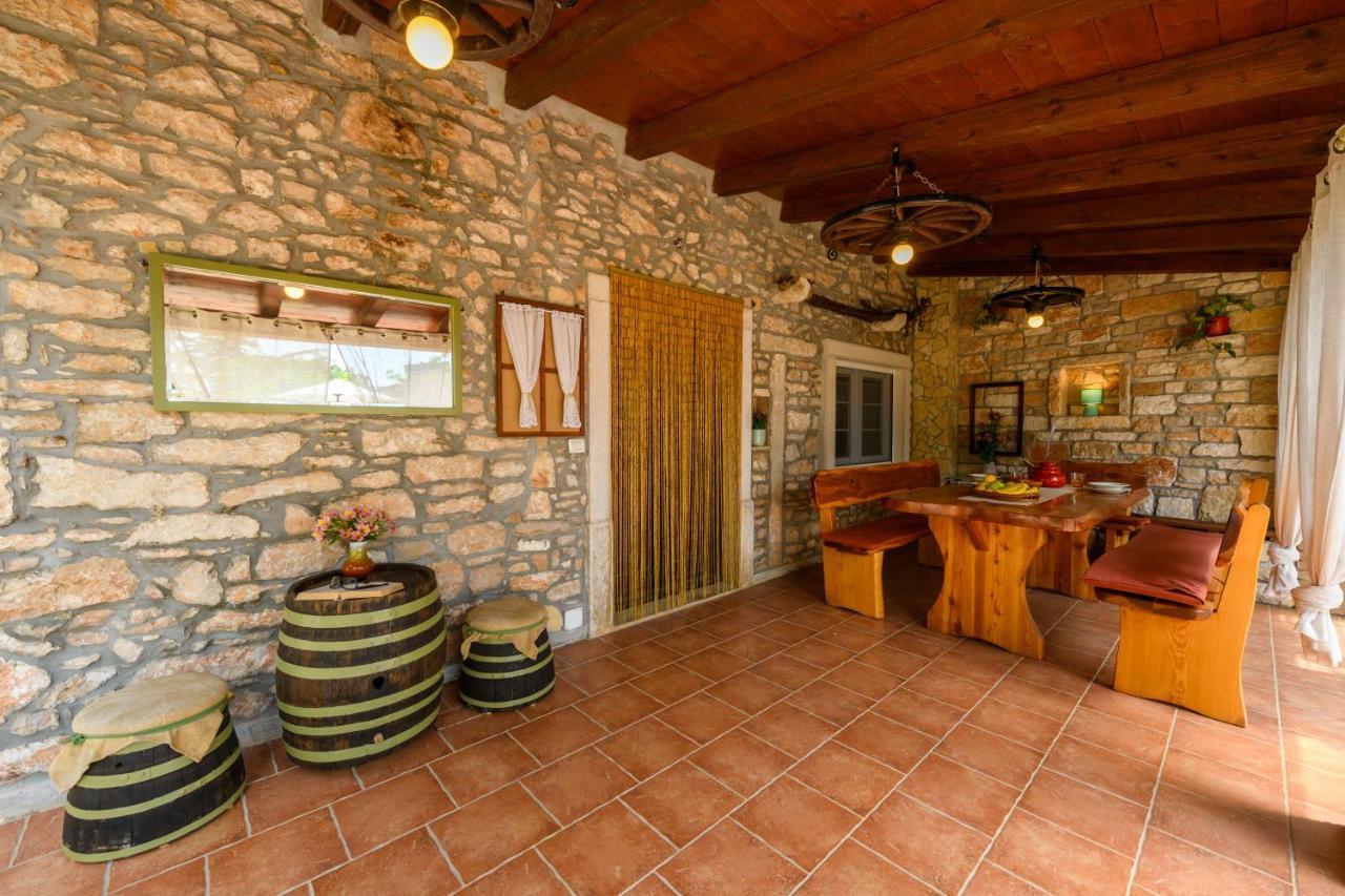 Rustic Istrian House Varesco Krnica Exteriör bild